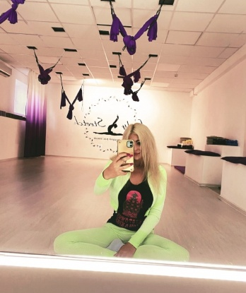 💋 Я знаю, как доставить тебе незабываемое удовольствие и расслабление. Москва – мой город, и я знаю все его секреты и уютные уголки, чтобы сделать нашу встречу особенной. 😉 Я предлагаю широкий спектр услуг, от классического массажа и стриптиза до экспериментов в постели. 💥 Мои клиенты оставляют положительные отзывы обо мне и моей профессионализме. 🌟 А когда увидишь мои фото, ты сразу поймешь, что лучшего выбора не найдешь. ✨ Так что давай скорее встретимся и откроем новые грани наслаждения! 🌹 Альбина